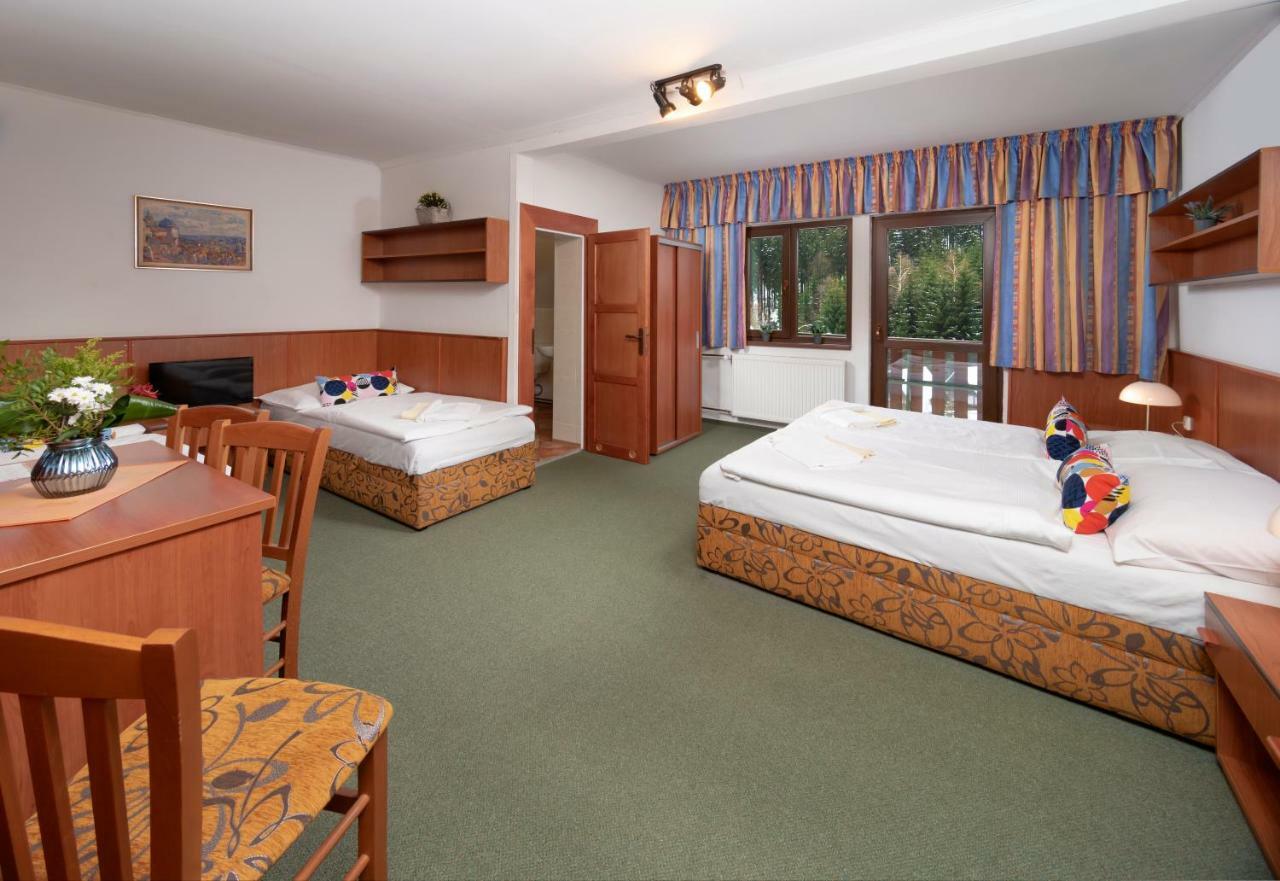 Hotel Maredis Kořenov エクステリア 写真